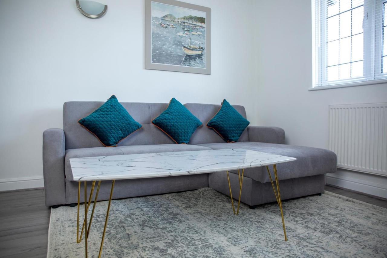 Modern Townhouse Apartment With Free Parking And Wifi Стратфорд-апон-Эйвон Экстерьер фото