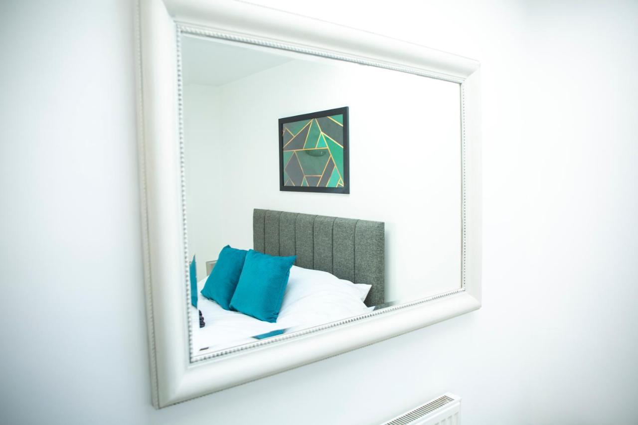 Modern Townhouse Apartment With Free Parking And Wifi Стратфорд-апон-Эйвон Экстерьер фото