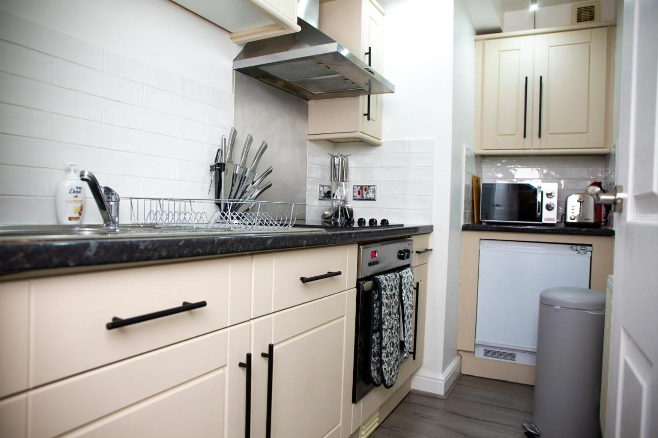 Modern Townhouse Apartment With Free Parking And Wifi Стратфорд-апон-Эйвон Экстерьер фото
