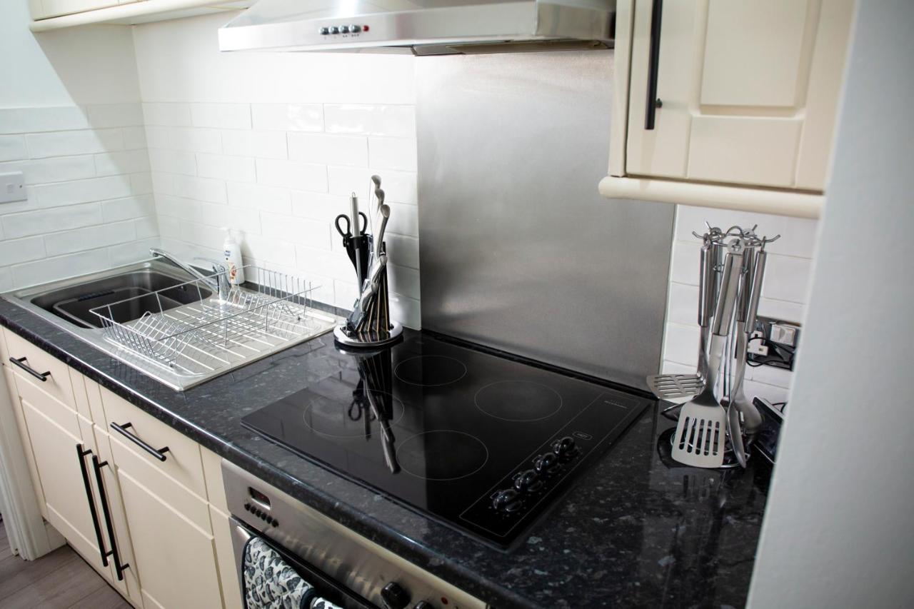 Modern Townhouse Apartment With Free Parking And Wifi Стратфорд-апон-Эйвон Экстерьер фото