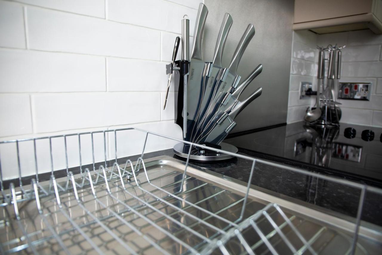 Modern Townhouse Apartment With Free Parking And Wifi Стратфорд-апон-Эйвон Экстерьер фото