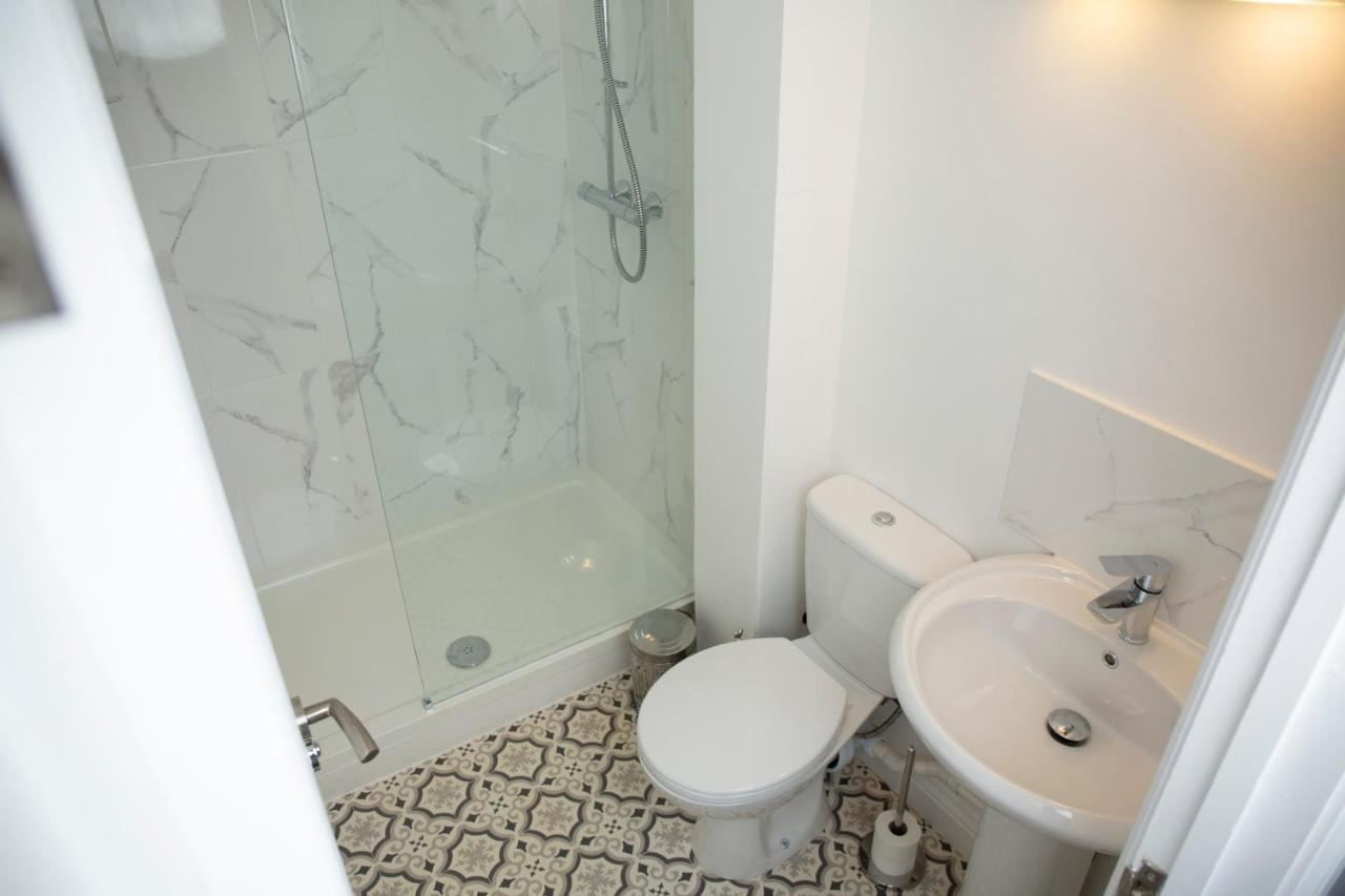 Modern Townhouse Apartment With Free Parking And Wifi Стратфорд-апон-Эйвон Экстерьер фото